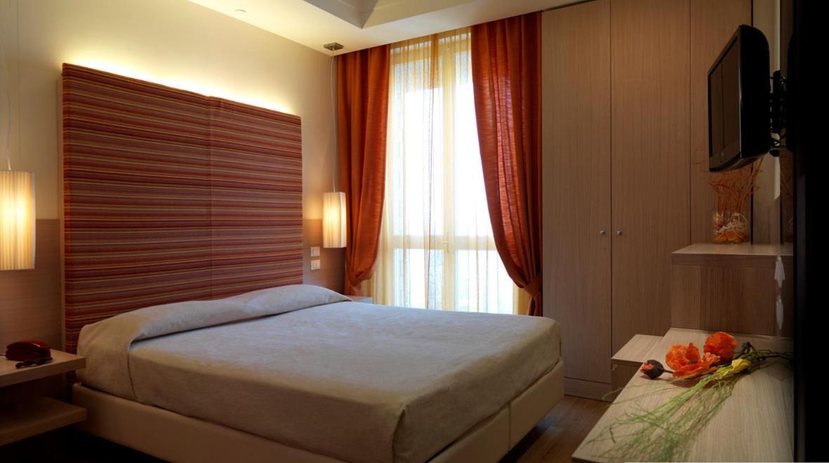 ריצ'יונה Alexandra Plaza Hotel מראה חיצוני תמונה