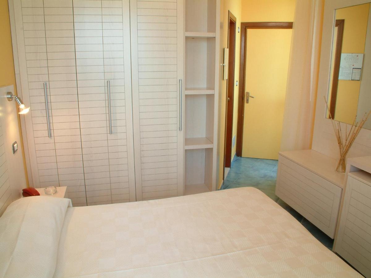 ריצ'יונה Alexandra Plaza Hotel מראה חיצוני תמונה