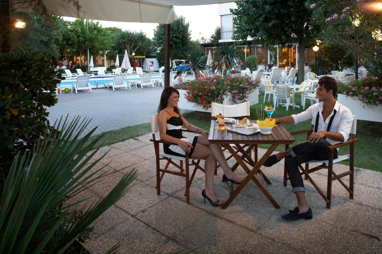 ריצ'יונה Alexandra Plaza Hotel מראה חיצוני תמונה