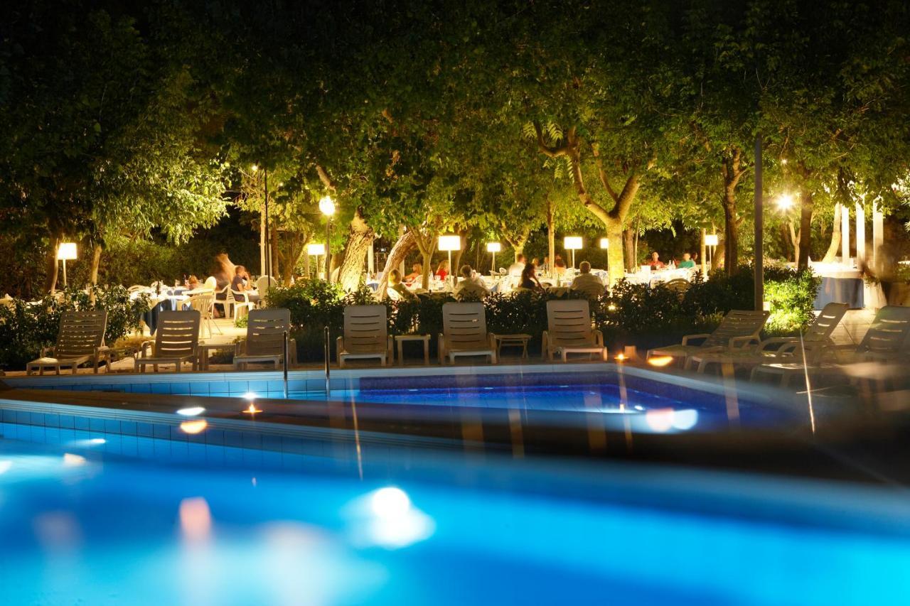 ריצ'יונה Alexandra Plaza Hotel מראה חיצוני תמונה