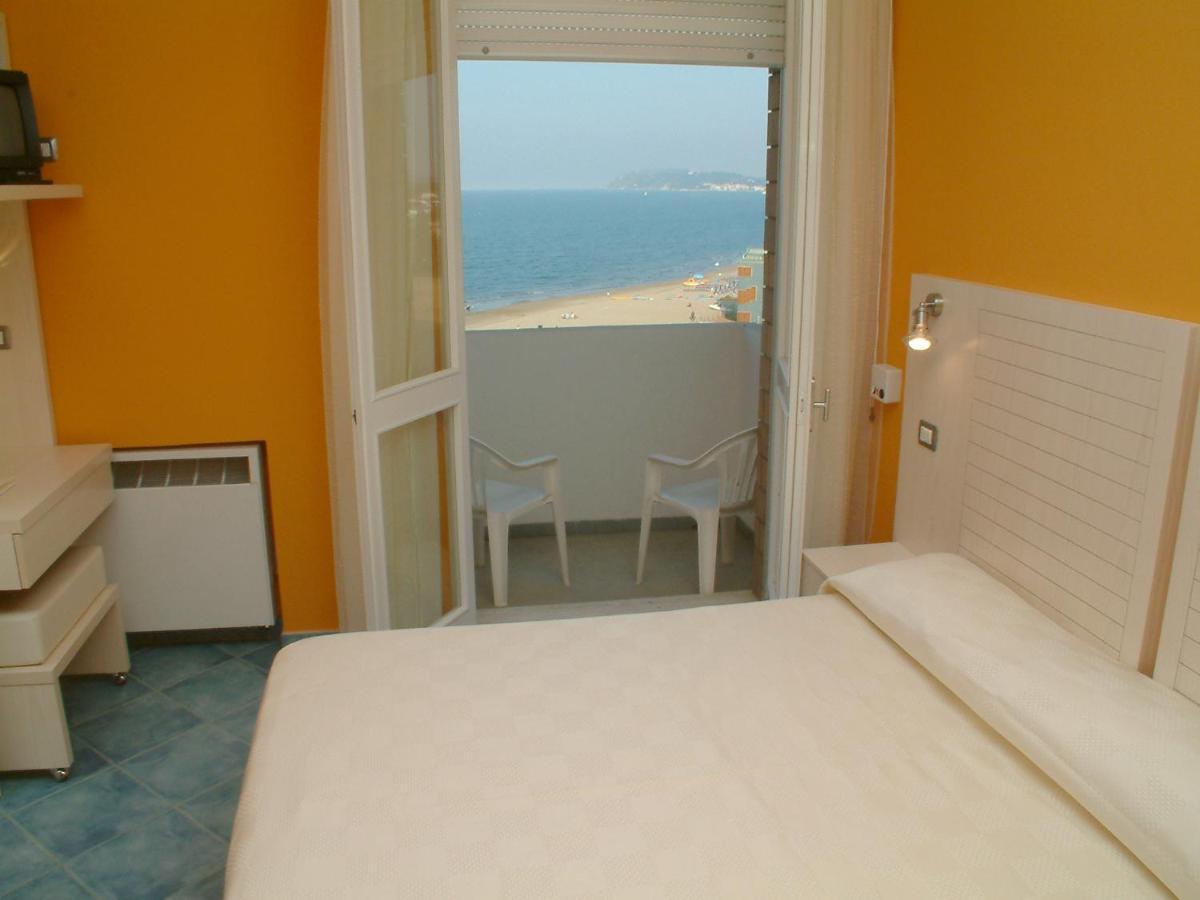 ריצ'יונה Alexandra Plaza Hotel מראה חיצוני תמונה