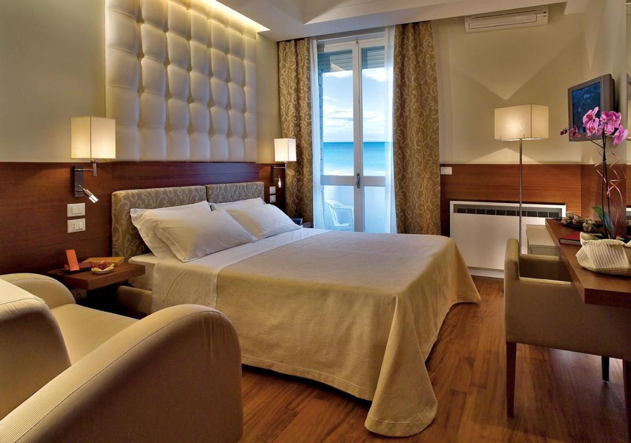ריצ'יונה Alexandra Plaza Hotel מראה חיצוני תמונה