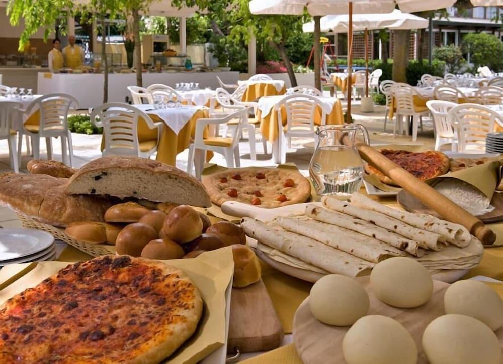 ריצ'יונה Alexandra Plaza Hotel מראה חיצוני תמונה