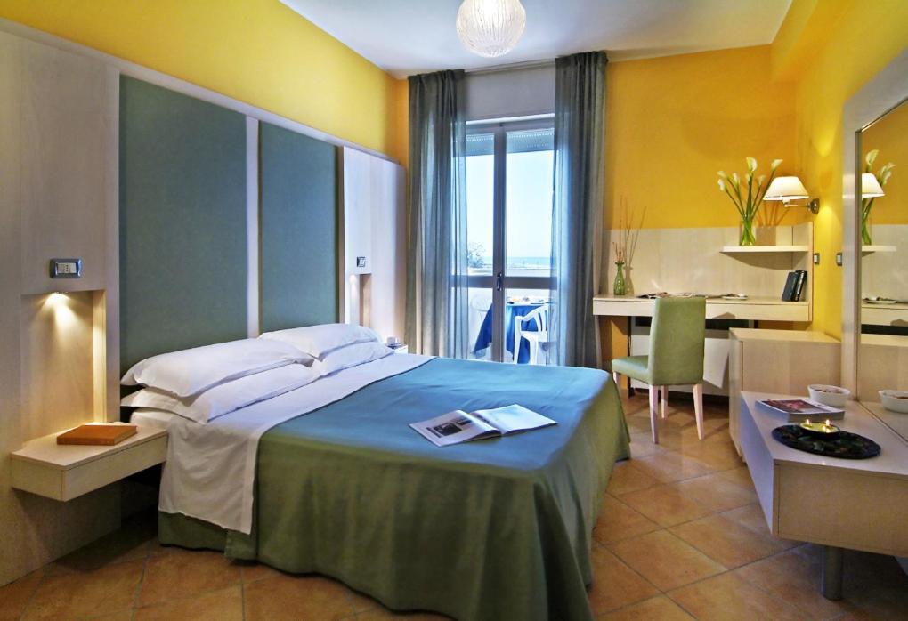 ריצ'יונה Alexandra Plaza Hotel מראה חיצוני תמונה